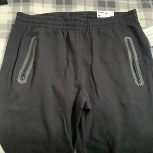 Old Navy Mens medium black joggers. Brand new with tags